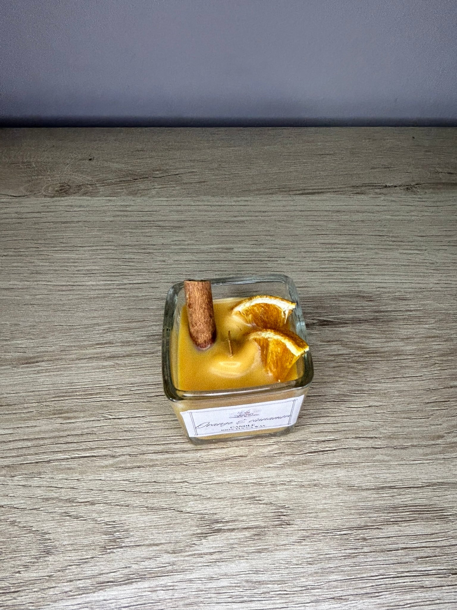 Αρωματικό κερί σε γυάλινο ποτήρι μικρού μεγέθους