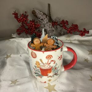 Χριστουγεννιάτικη κούπα Winter Glow Gingerbread με κεράκια σχήματος μπισκοτάκια και έλατα